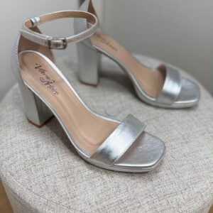 Sandália de Couro Salto Alto Vitória