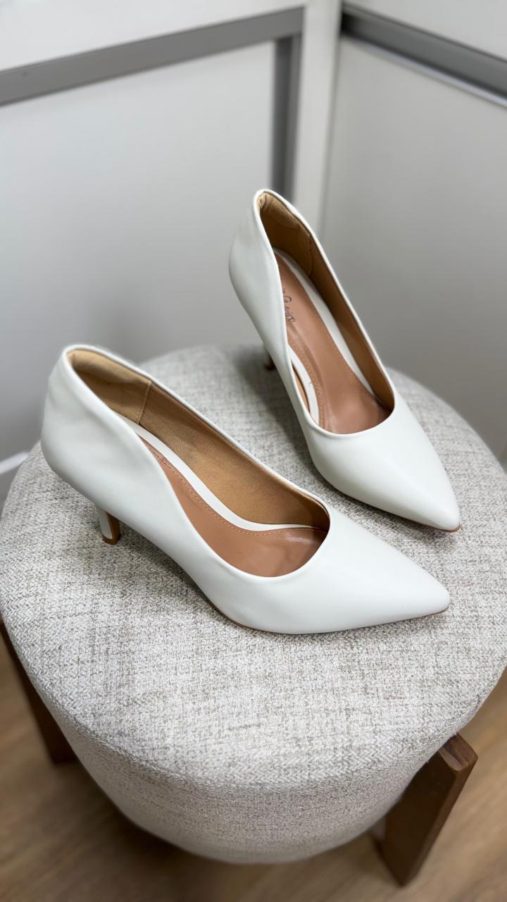 Scarpin Clássico Off White Vitória