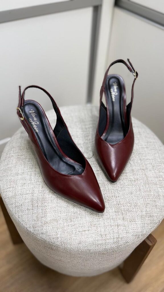 Scarpin Slingback Bico Fino Bordô
