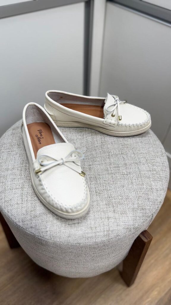 Mocassim Clássico Off White Vitória